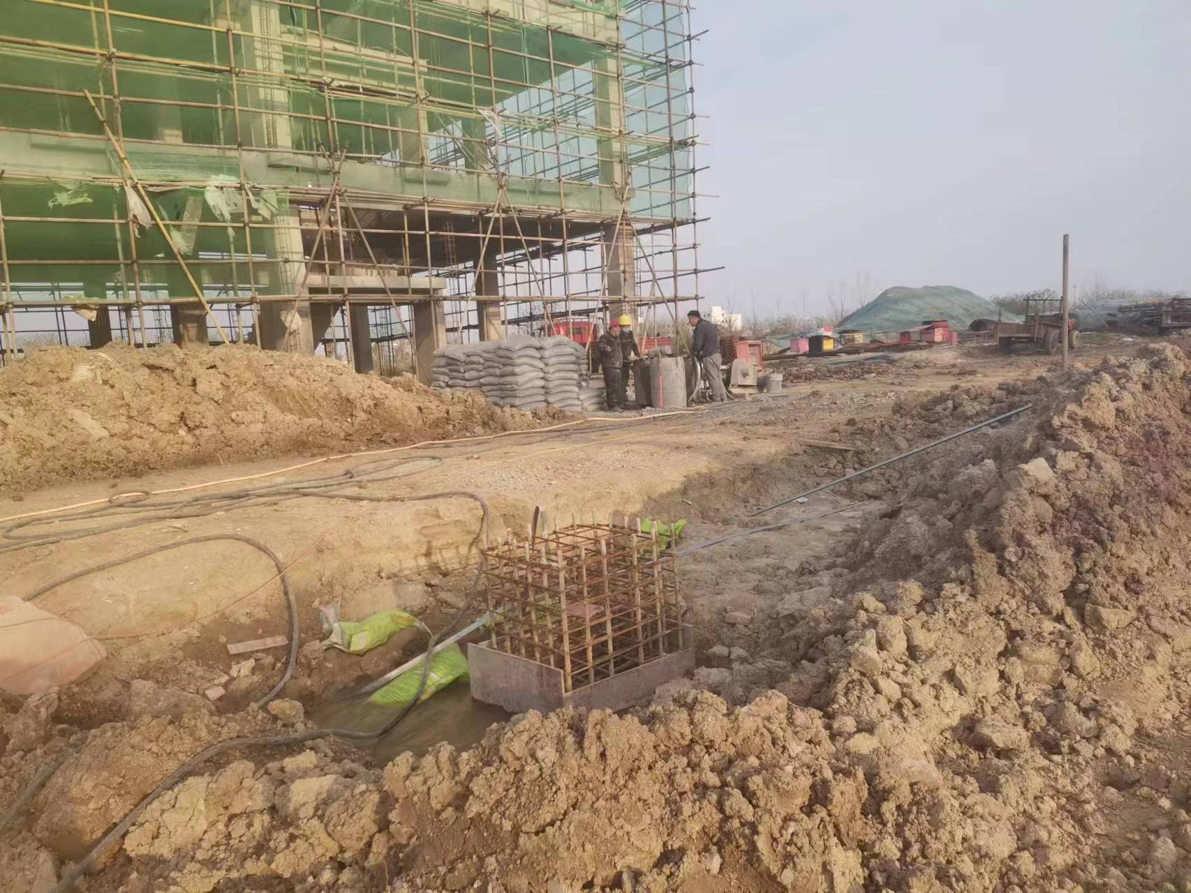 桥东当桥梁出现裂缝的时候应该及时加固修补